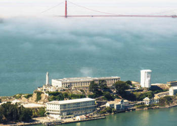 Остров Алькатрас, вид сверху – фотографии США