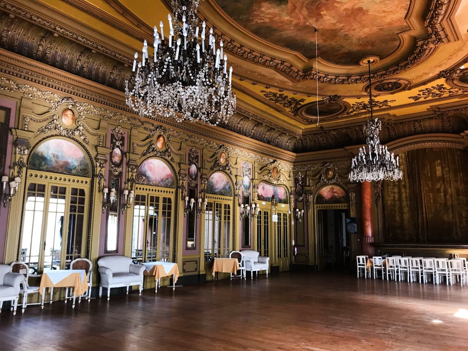 Знаменитый лиссабонский ресторан Casa do Alentejo, Португалия – фотографии Португалии