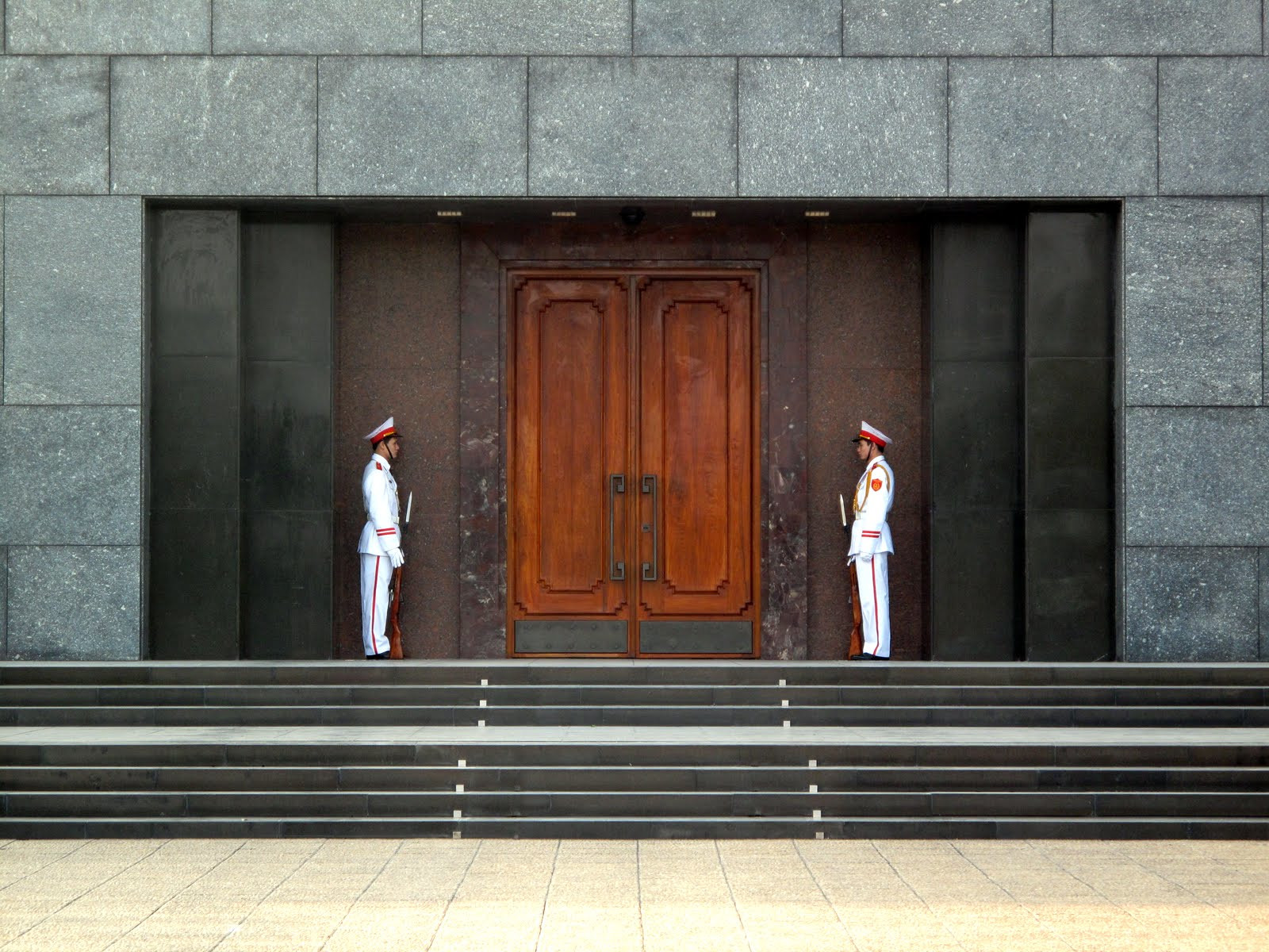 Мавзолей Хо Ши Мина в Ханое – фотографии Вьетнама