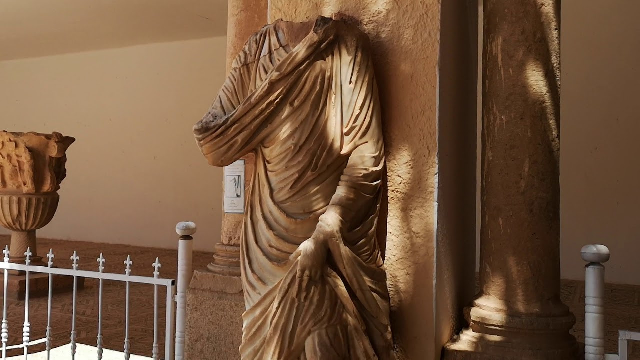 Скульптура. Тимгад. Алжир – фотографии Алжира