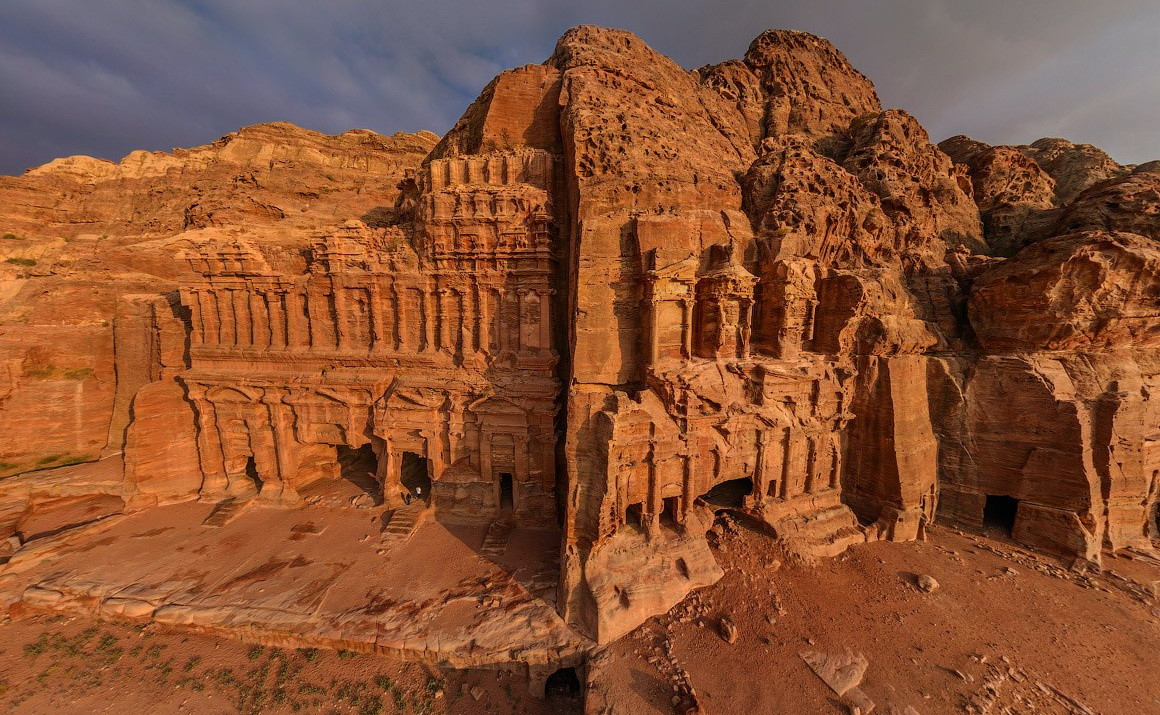 В скалах Иордании город Петра – фотографии Иордании