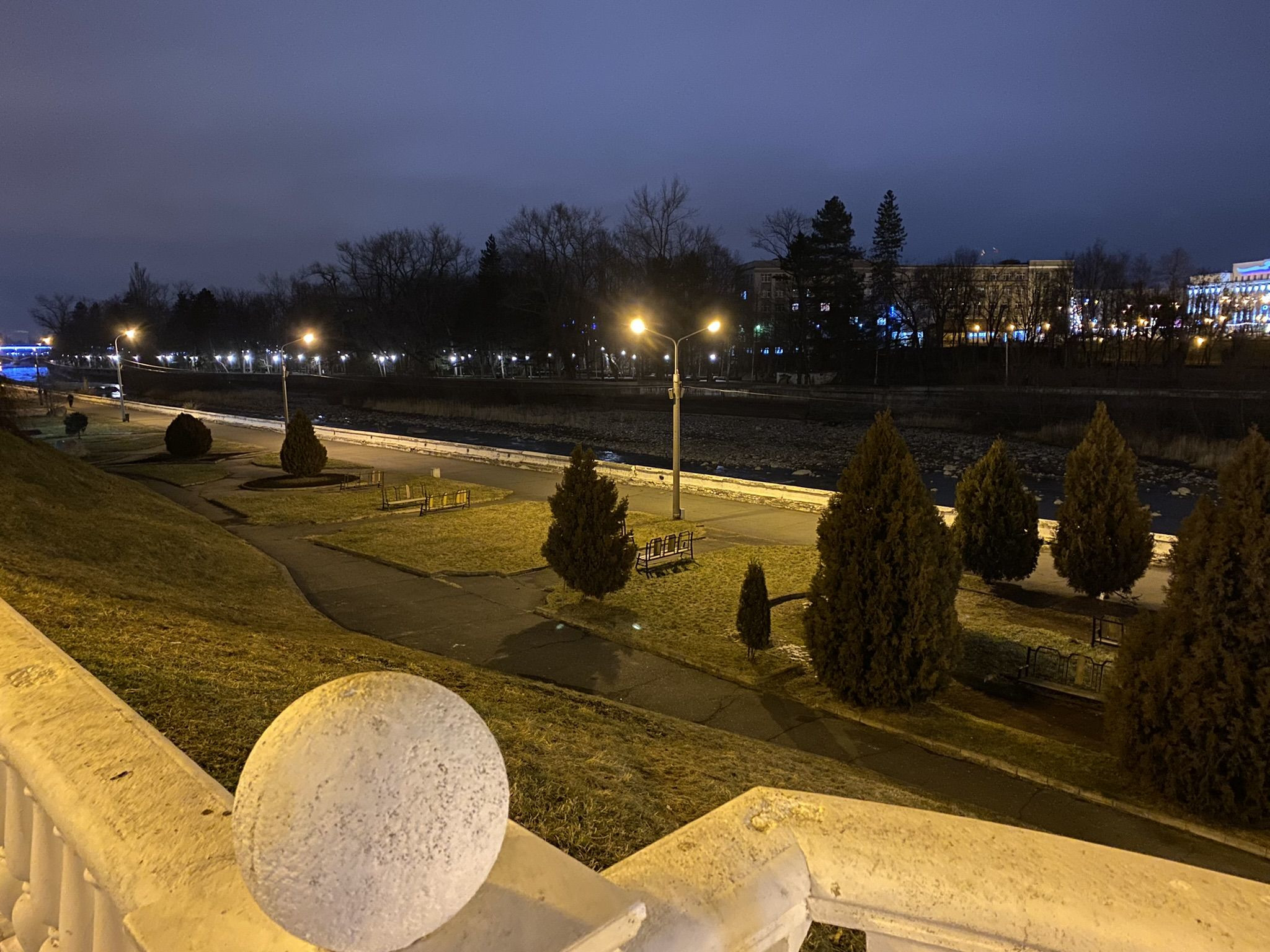 Набережная в районе Чугунного моста, Владикавказ, Россия – фотографии России