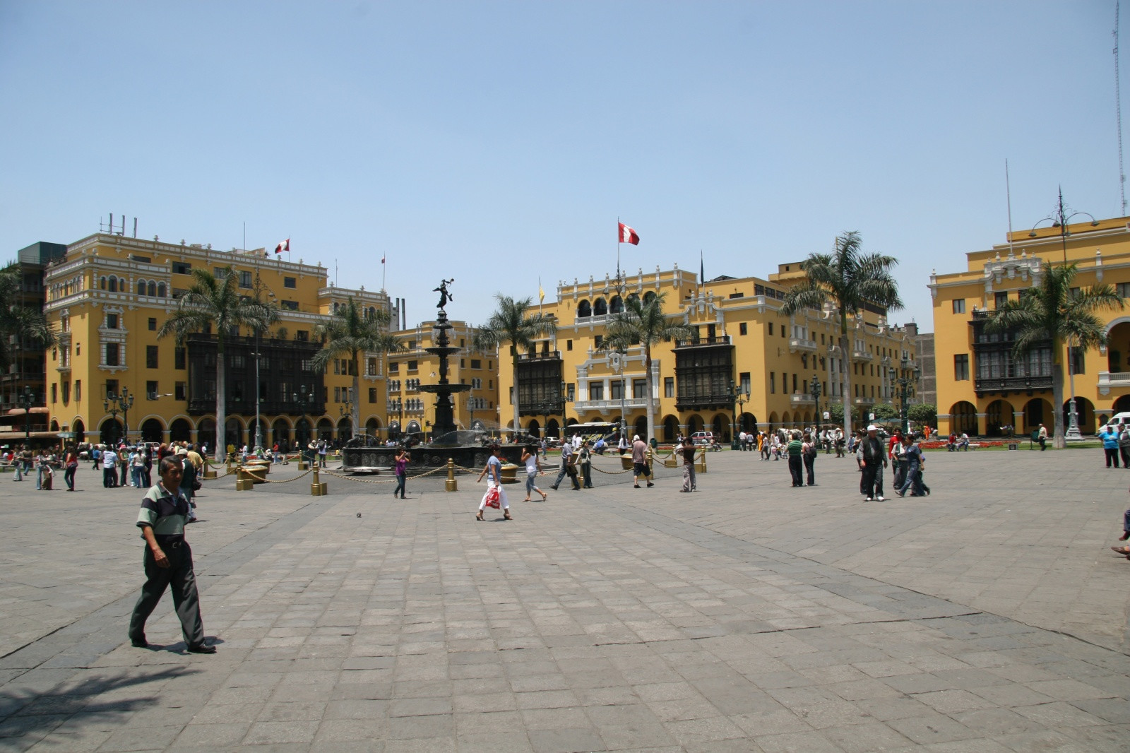 Главная площадь Лимы (Пласа-де-Армас) – фотографии Перу