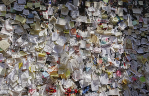 Традиция, связанная с Домом Джульетты, - оставлять любовные письма для Джульетты – фотографии Италии