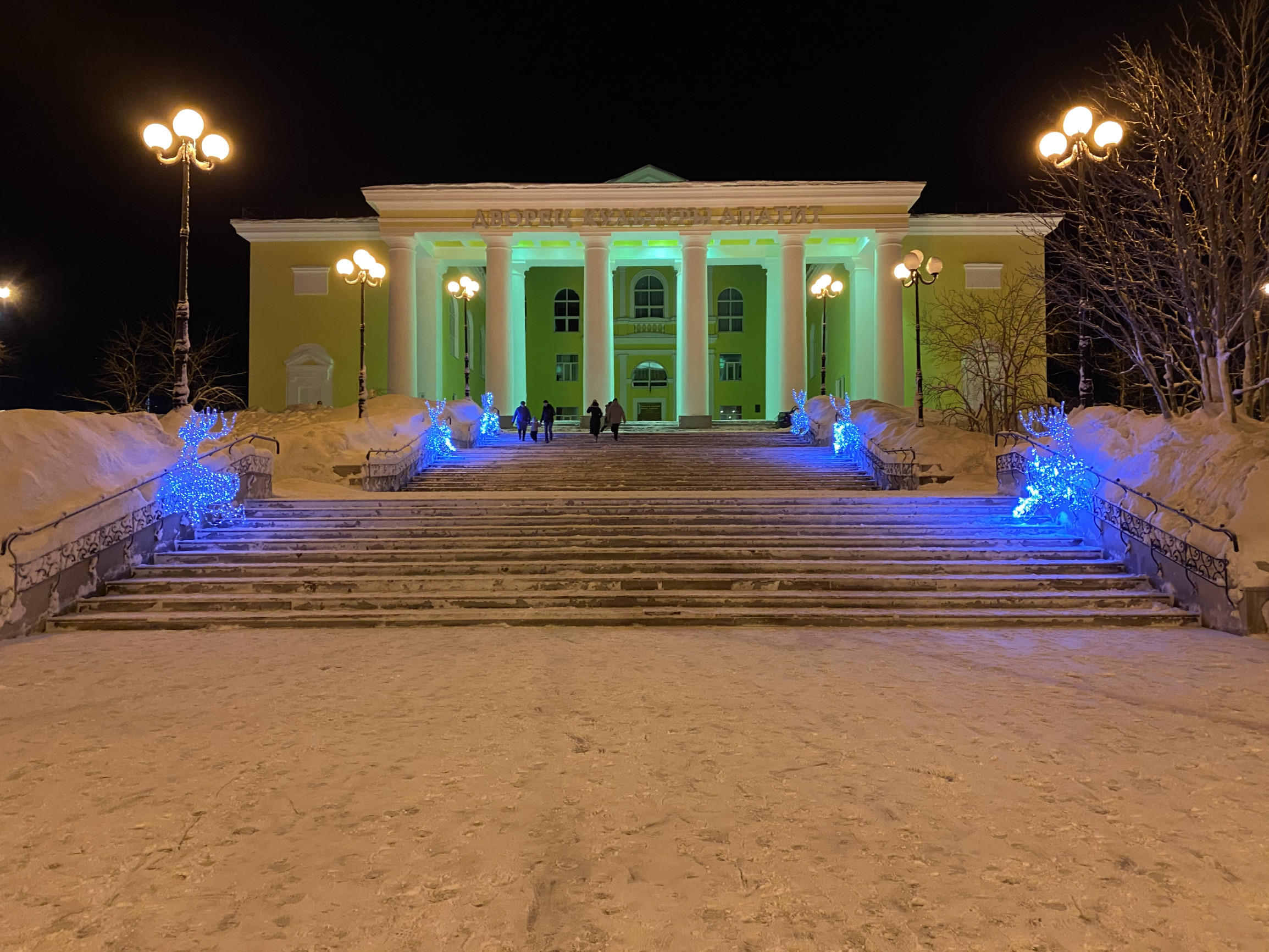 Дом культуры в городе Кировск – фотографии России