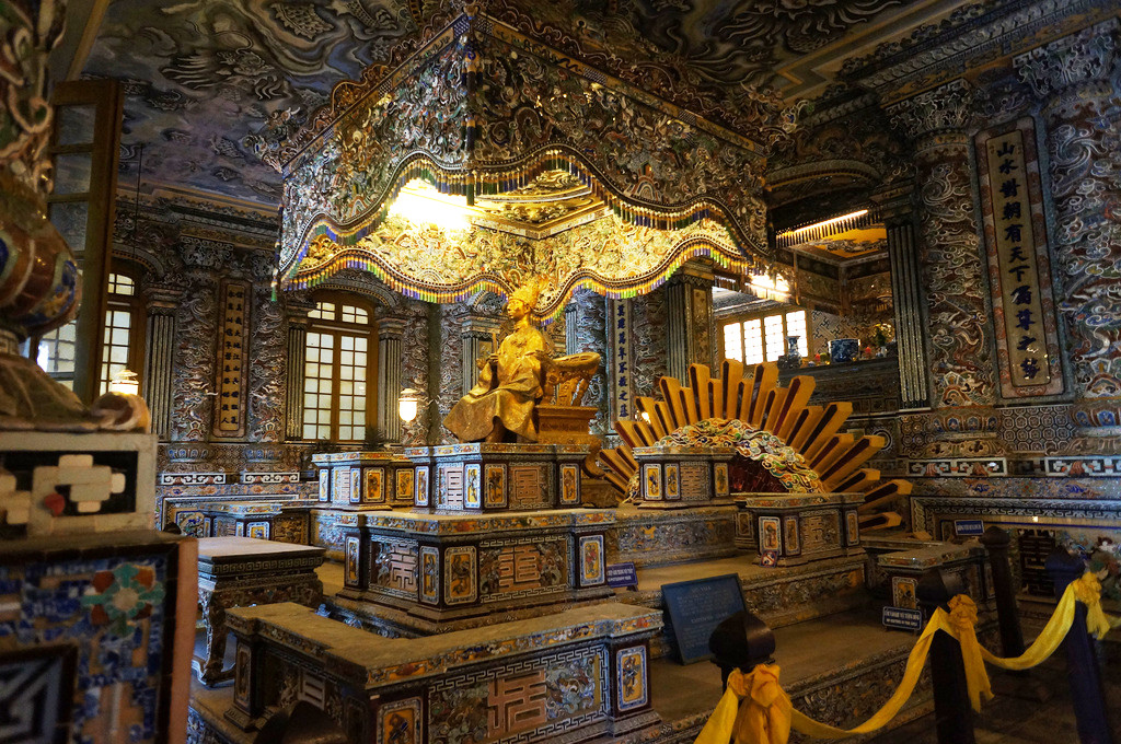 Гробница Кхай-Динь (Lăng Khai Dinh) – фотографии Вьетнама