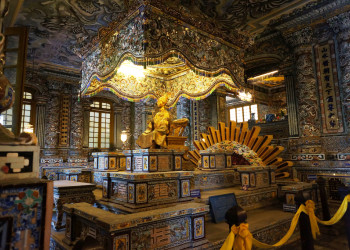 Гробница Кхай-Динь (Lăng Khai Dinh) – фотографии Вьетнама