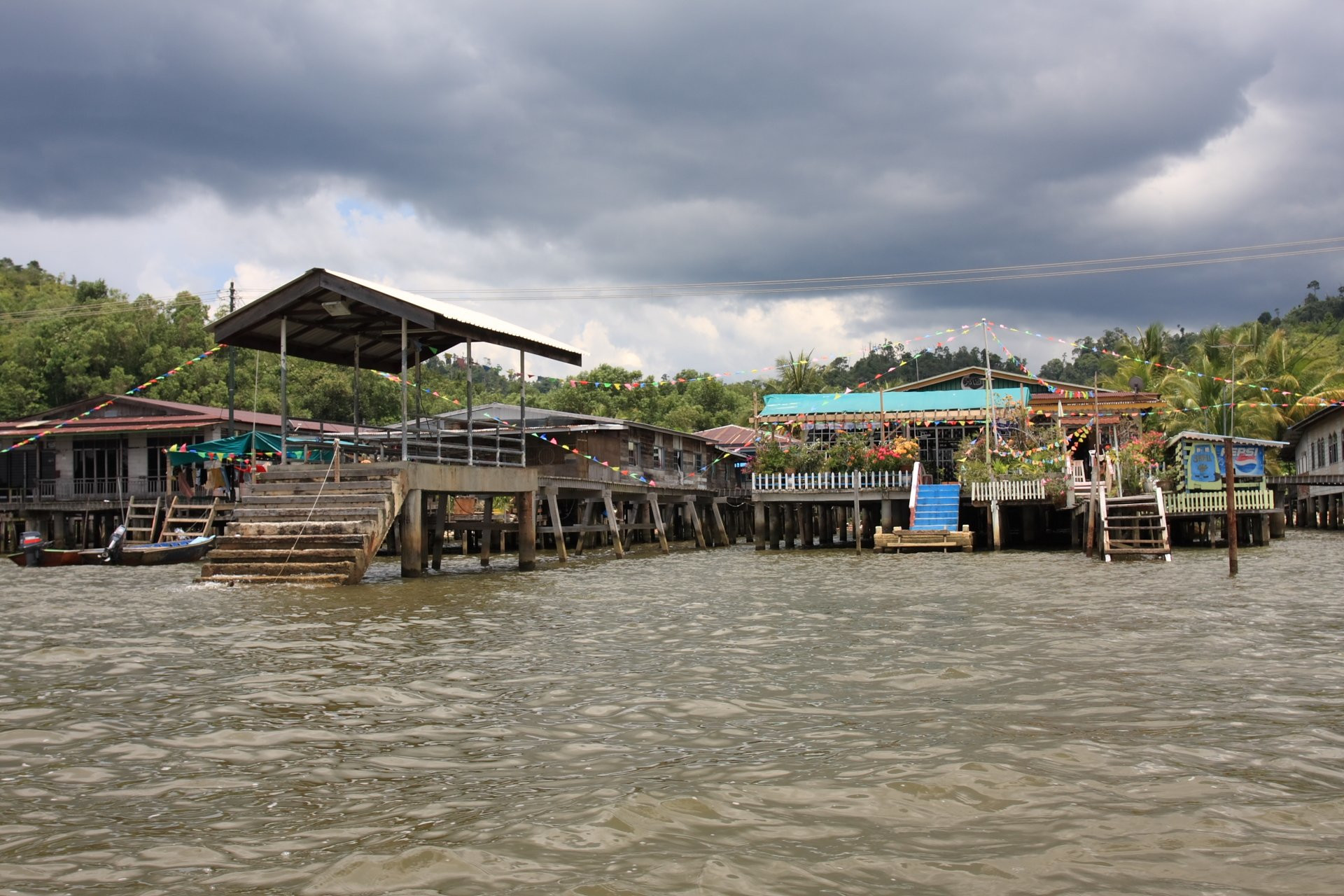 Деревня на воде Кампонг-Айер (Kampong Ayer) – фотографии Брунея