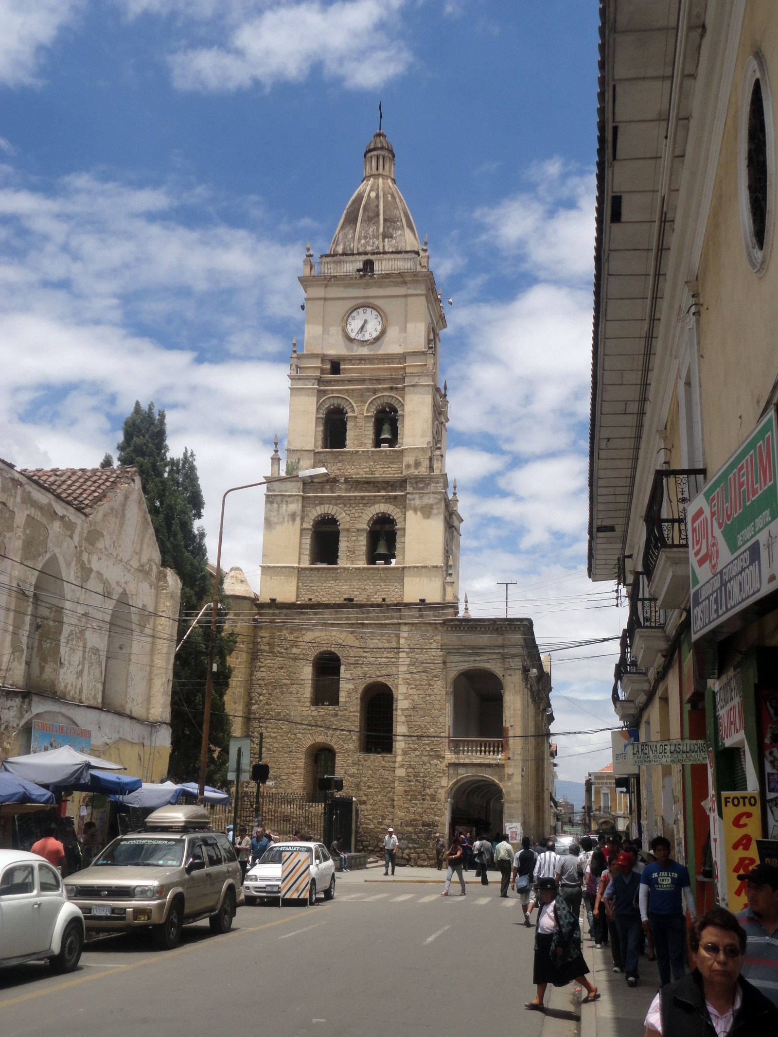 Кафедральный собор (Catedral de Cochabamba) в Кочабамбе – фотографии Боливии