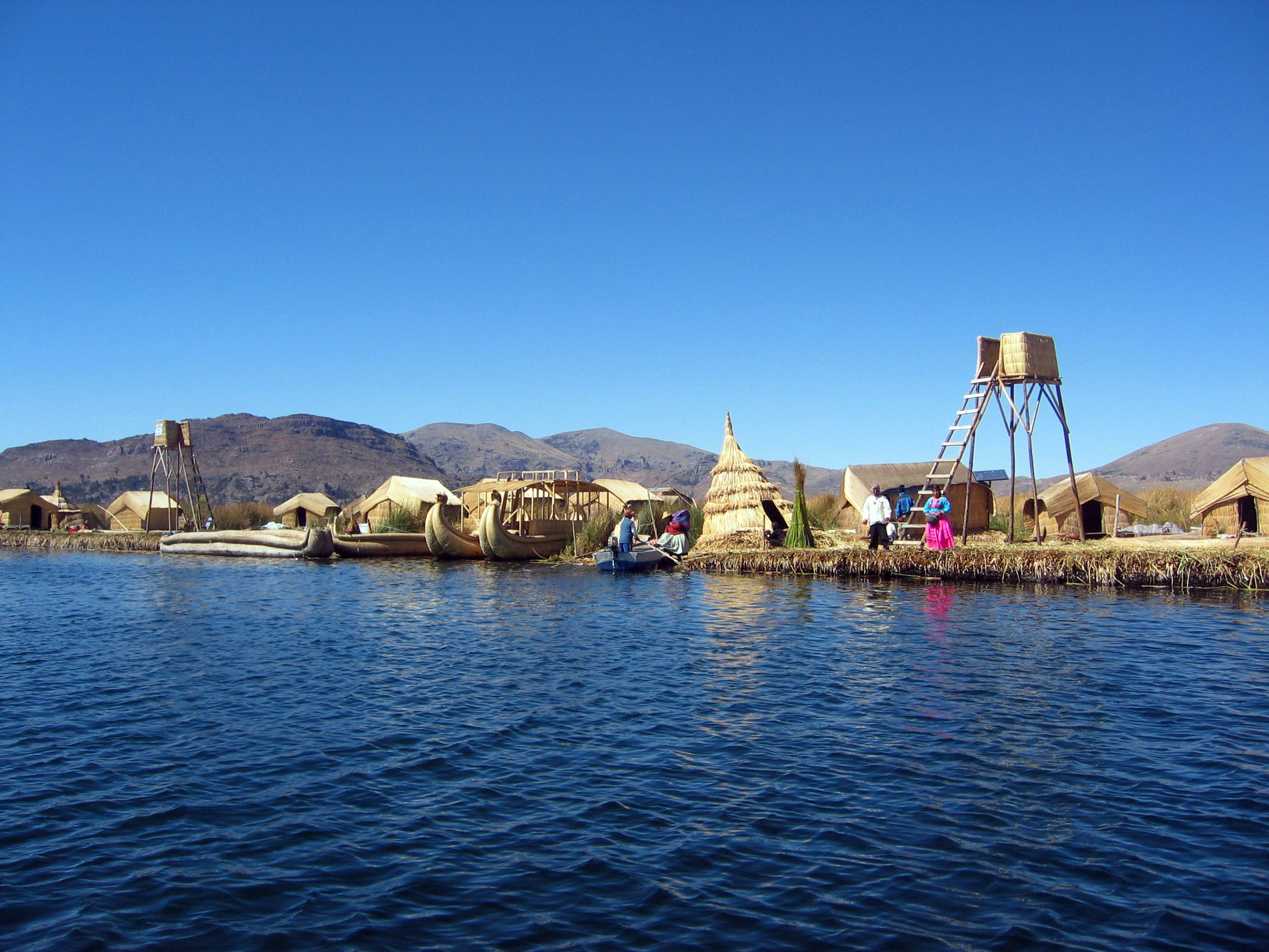 Деревня индейцев на воде в окрестностях Пуно – фотографии Перу
