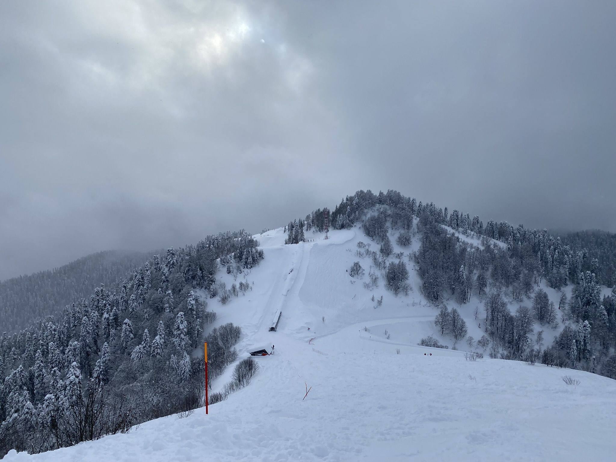 Вид на траволатор к трассе Календула, Южный склон – фотографии России