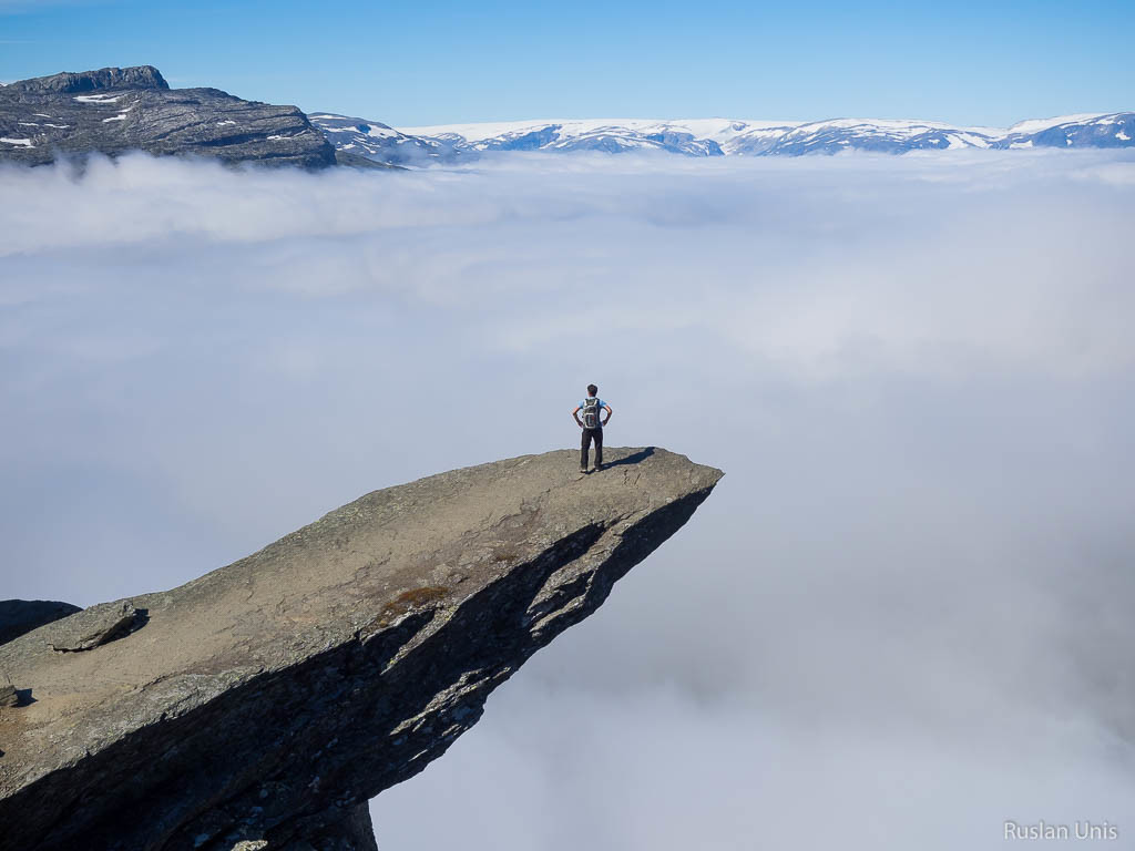 Каменный выступ Язык Тролля, Берген, Норвегия – фотографии Норвегии