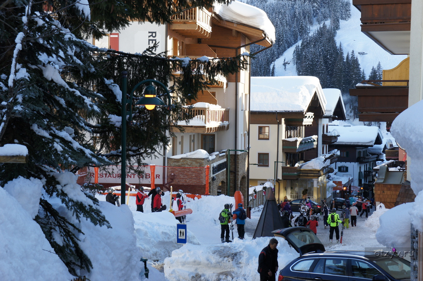 Улочки горнолыжного курорта Заальбах. Австрия – фотографии Австрии