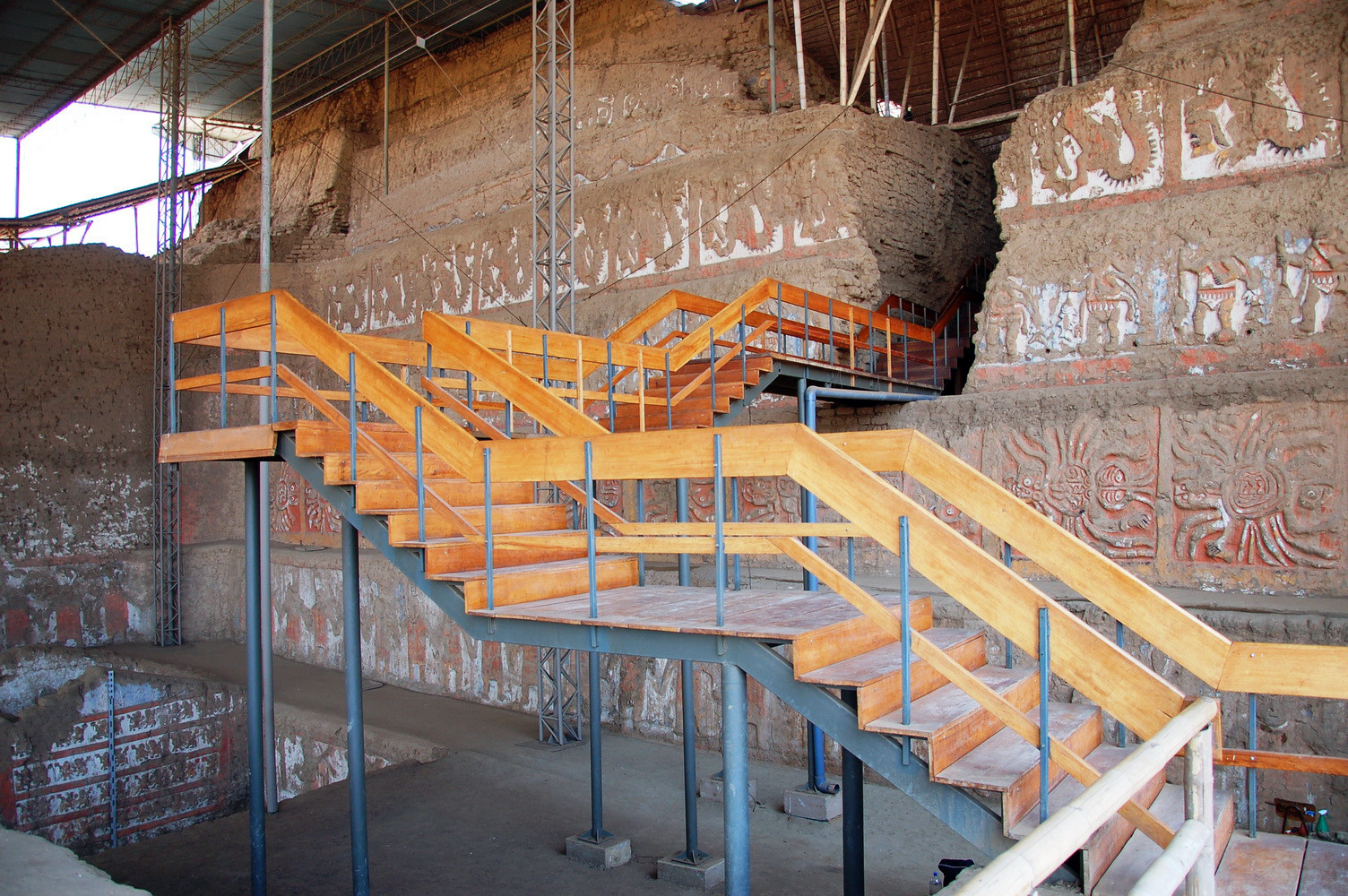 Храм Луны расположен у подножия горы под названием Белая – фотографии Перу