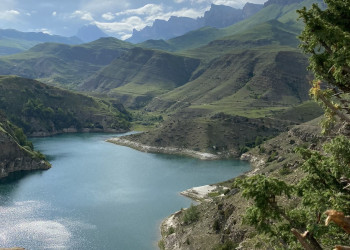 Озеро Былым, вид с верхней смотровой площадки – фотографии России