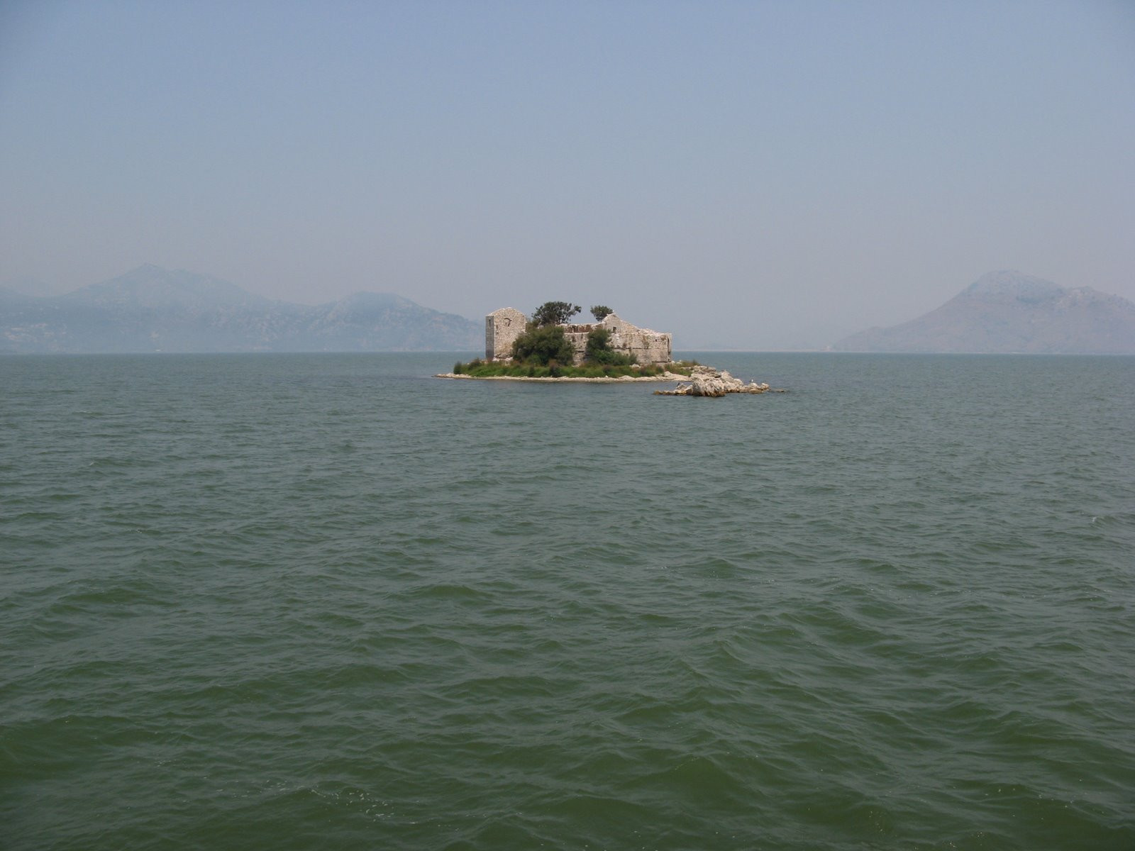 Остров в Национальном парке, Черногория. Фото 1 – фотографии Черногории