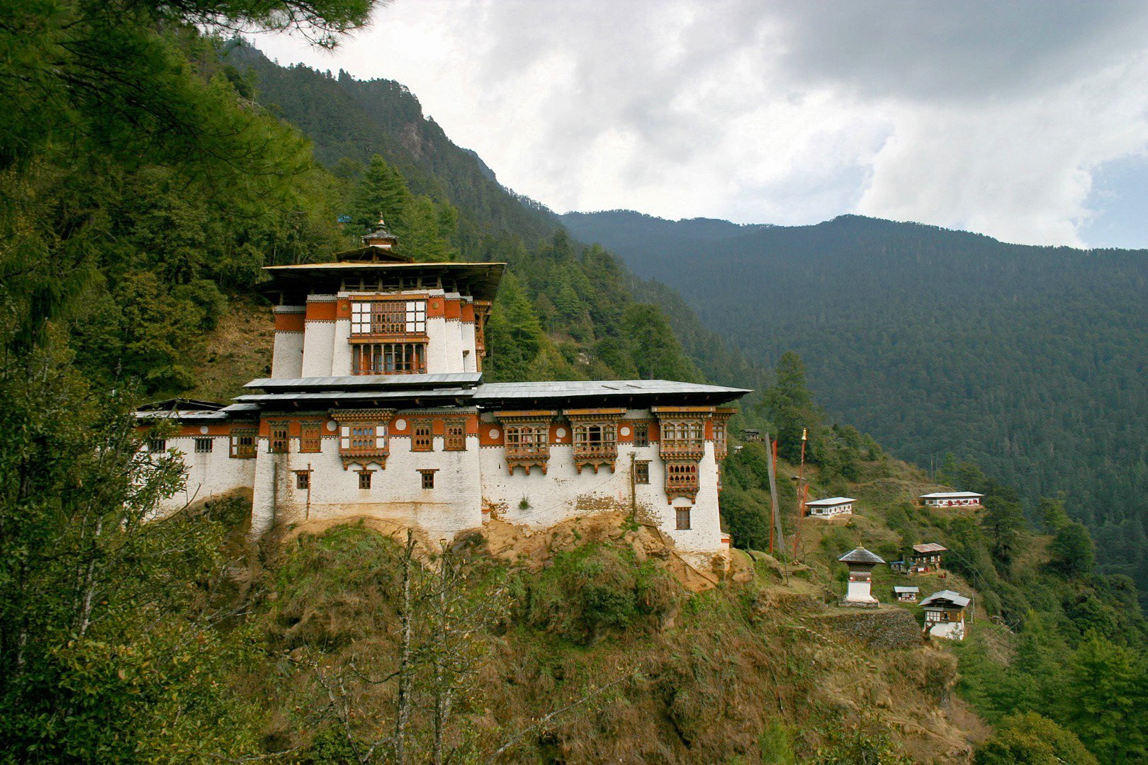 Монастырь Танго (Tango Monastery) – фотографии Бутана