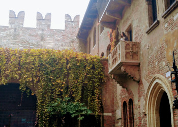 Дом Джульетты связан с богатой веронской семьёй Капулетти из трагедии Шекспира – фотографии Италии