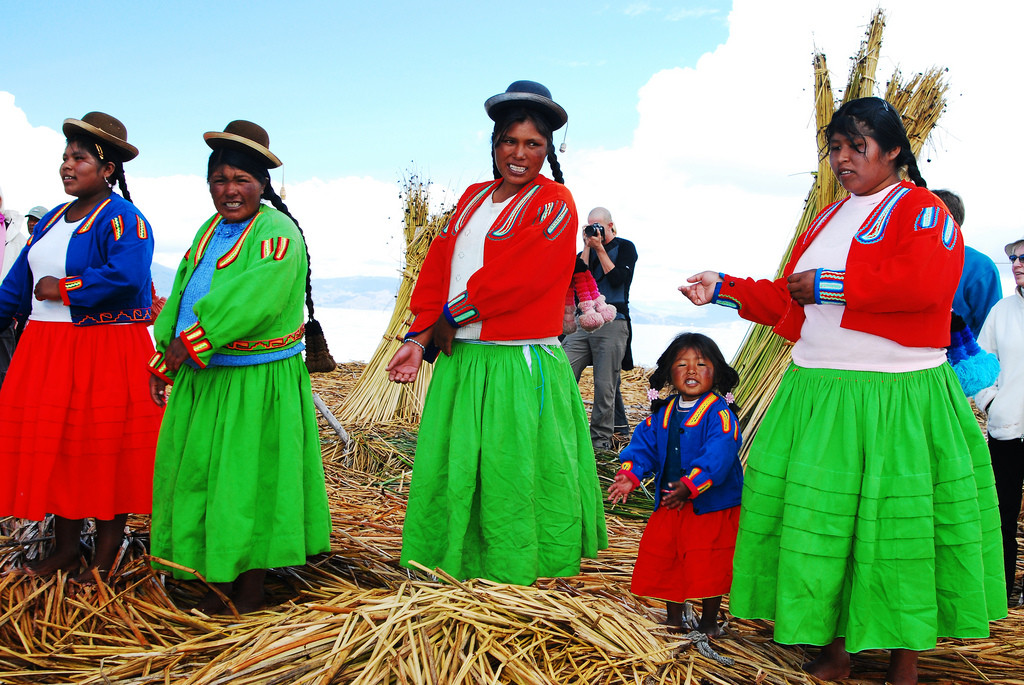 Представительнцы народности Урос на Титикаке – фотографии Перу