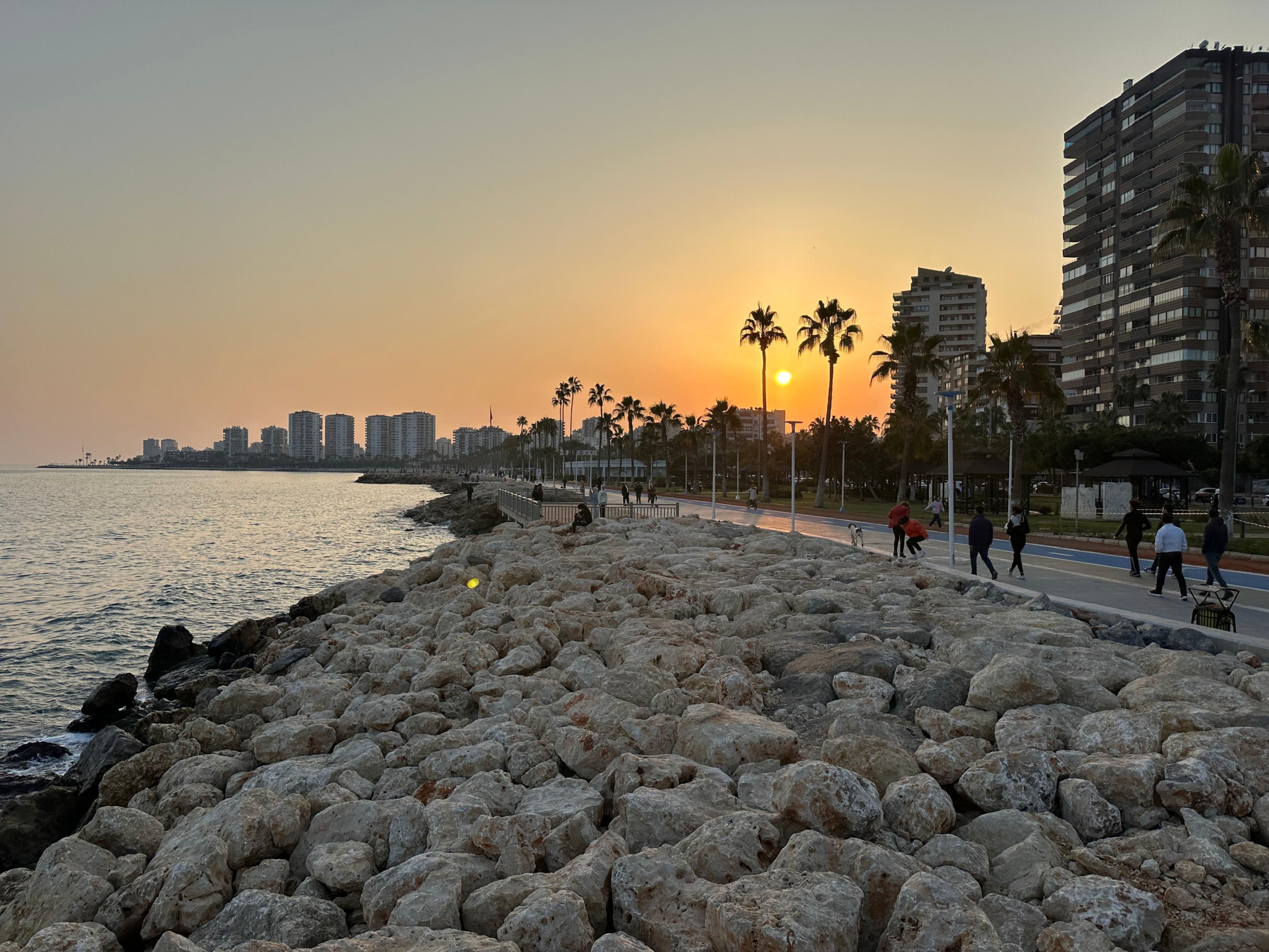 Закат на набережной Мерсина – фотографии Турции