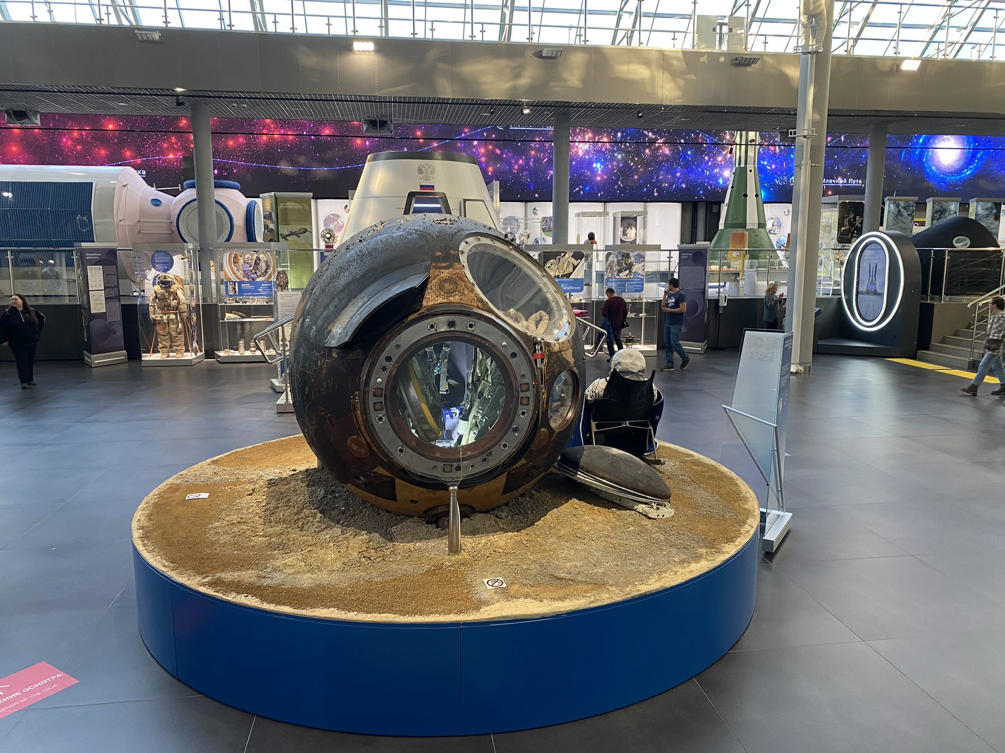 Музей истории космонавтики имени К.Э. Циолковского — капсула из космоса – фотографии России
