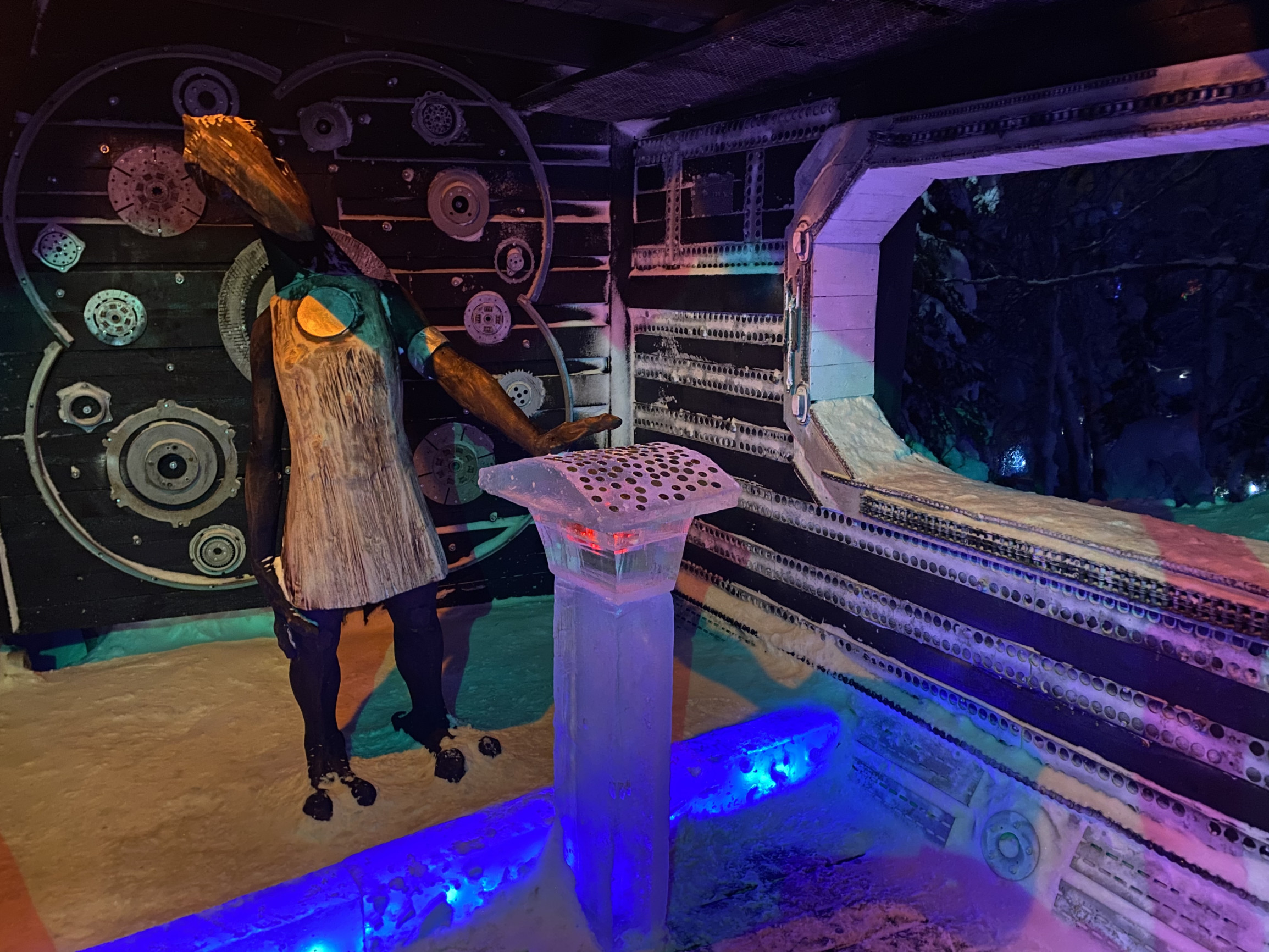 Экспонаты в парке «Таинственный лес», Кировск, Мурманская область – фотографии России