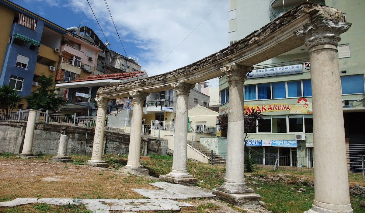 Руины амфитеатра. Дуррес. Албания – фотографии Албании