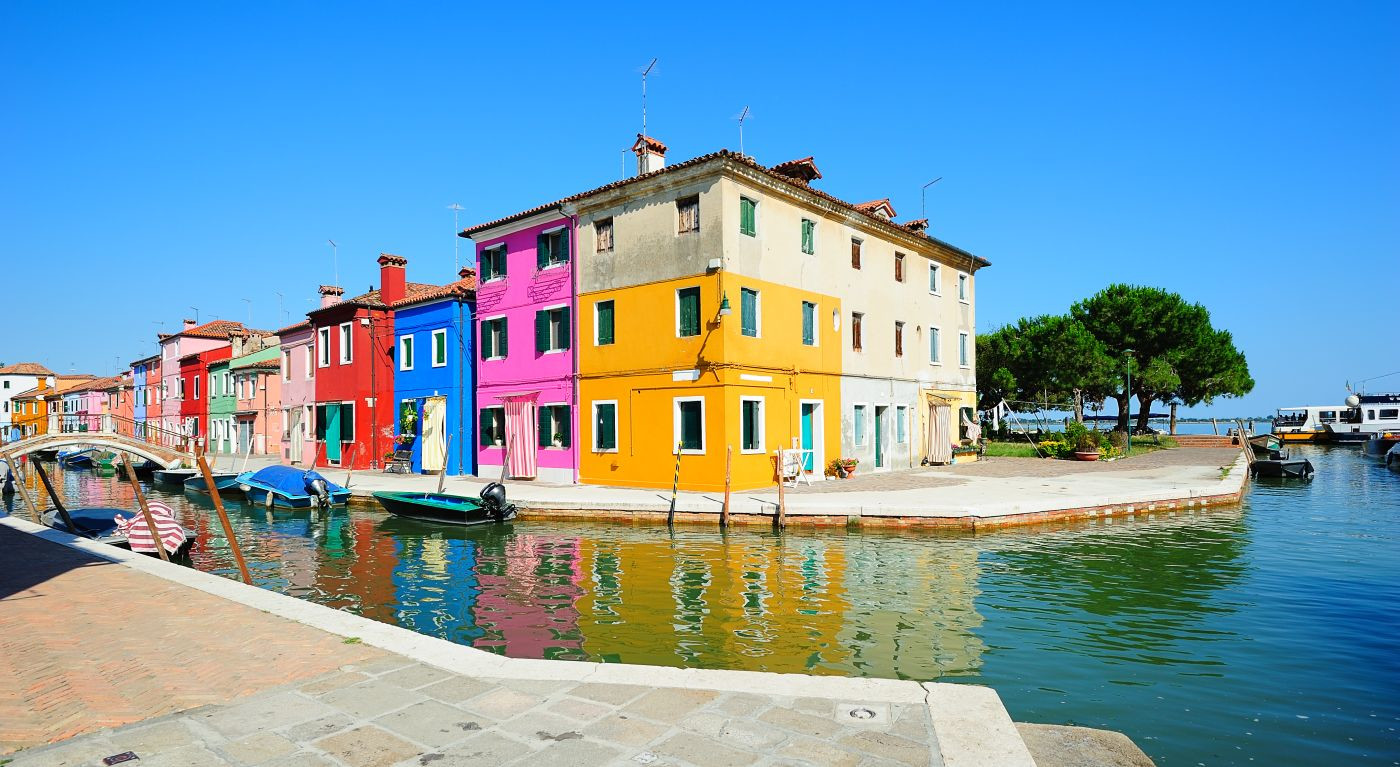 Бурано поражает как своими пёстрыми зданиям, так и довольно интересными достопримечательностями – фотографии Италии