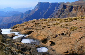 Покорять Драконовы горы лучше всего в составе организованных групп из городов Йоханенсбург и Дурбан – фотографии ЮАР