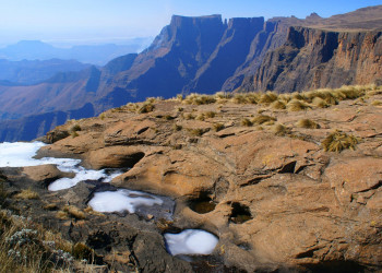 Покорять Драконовы горы лучше всего в составе организованных групп из городов Йоханенсбург и Дурбан – фотографии ЮАР