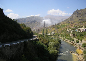 Горная река. Ванадзор. Армения. – фотографии Армении