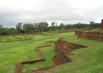 Вид с храма Сомапура Махавихара, Бангладеш – фотографии Бангладеш
