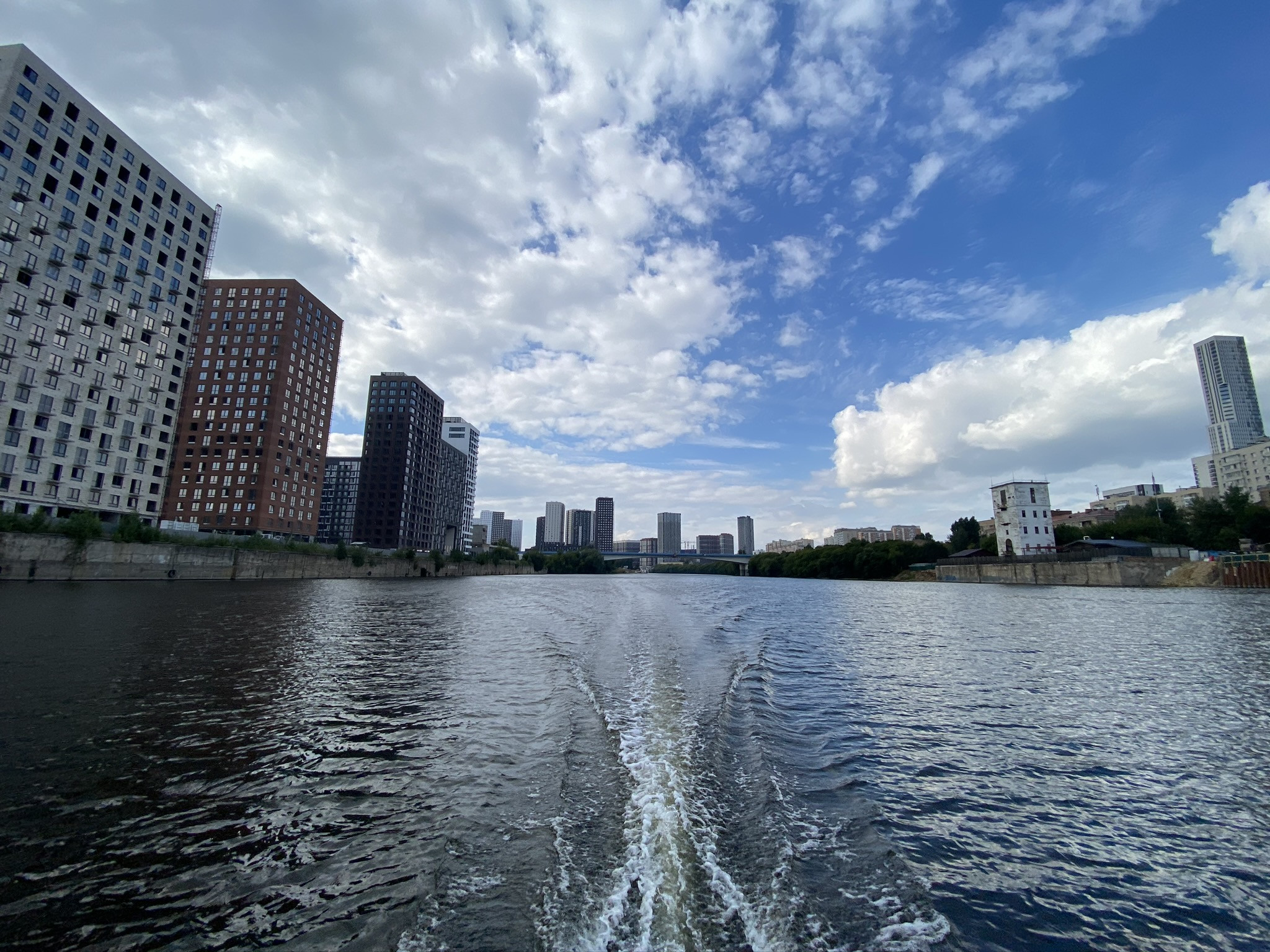 Москва река в районе Карамышевской и Шелепихинской набережных – фотографии России