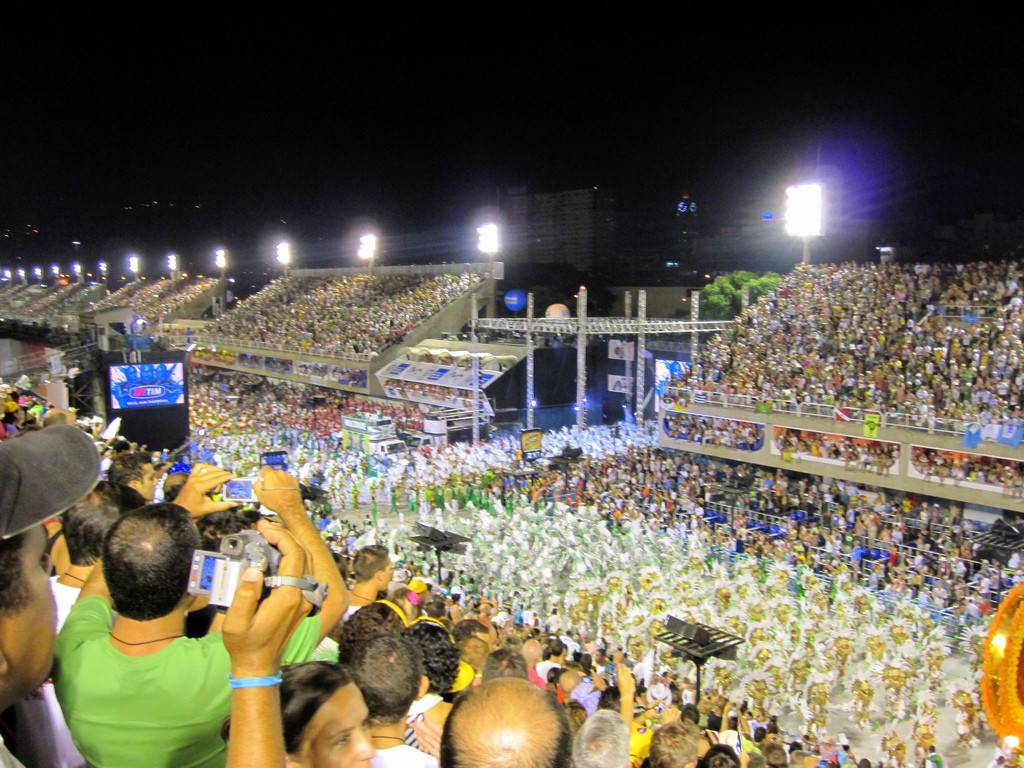 Самбодром (Sambódromo) – огороженная 700-метровая улица – фотографии Бразилии