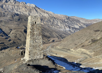 Вид на Башню Курта и Тага в Северной Осетии, Россия – фотографии России
