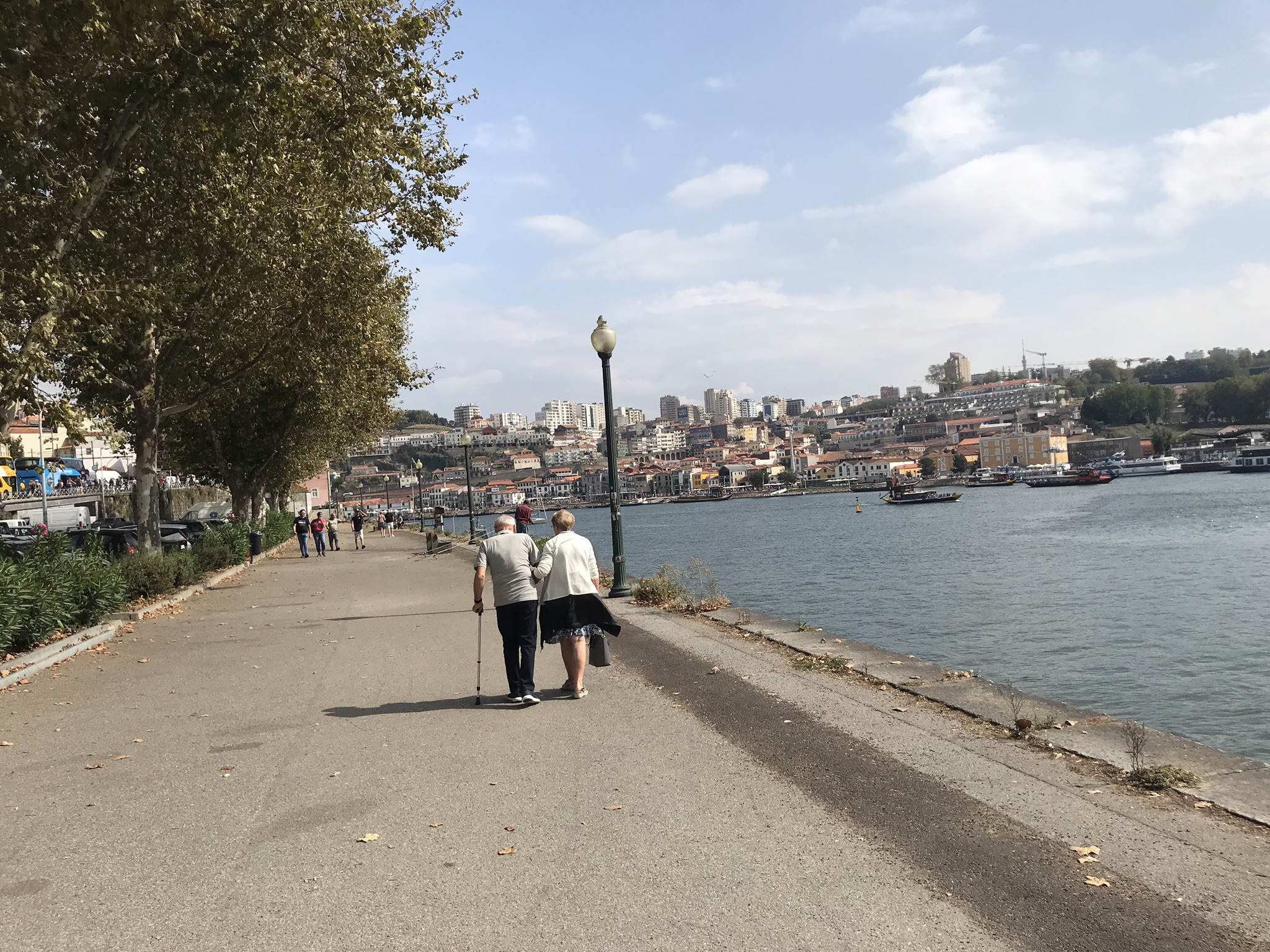 Прогулка вдоль реки по набережной Порту, сентябрь – фотографии Португалии