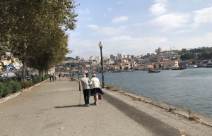 Прогулка вдоль реки по набережной Порту, сентябрь – фотографии Португалии