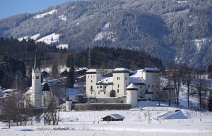 Замок Гольдегг в снегу. Австрия – фотографии Австрии