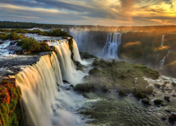 Водопады в лучах заката. Игуасу национальный парк. Аргентина. – фотографии Аргентины