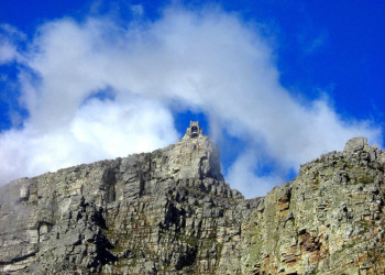 Плоская вершина Столовой горы в Кейптауне, ЮАР – фотографии ЮАР