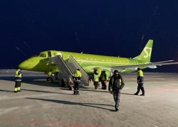 Самолёт S7 в аэропорту Хибины (Апатиты) – фотографии России