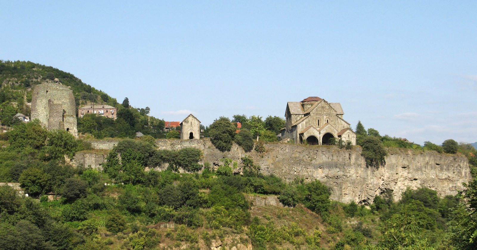 Монастырь Ахтала (Akhtala Monastery) – фотографии Армении