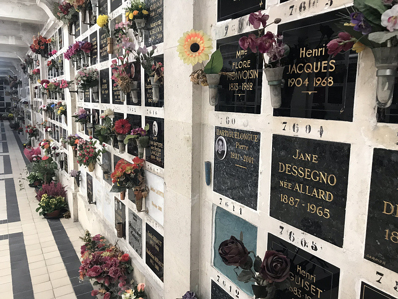 Неординарное кладбище Пер-Лашез в Париже, Франция – фотографии Франции