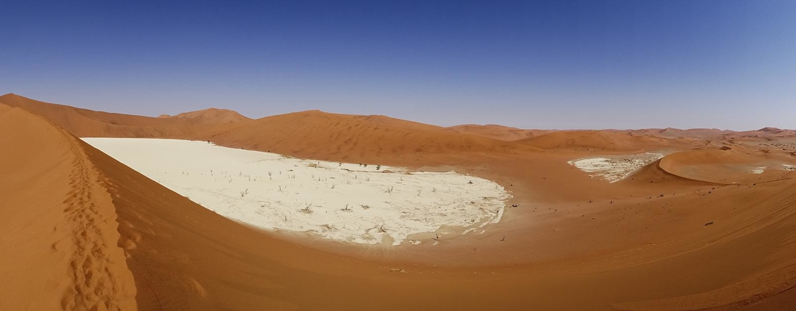Знаменитая мёртвая долина в Намибии вид с расстояния – фотографии Намибии