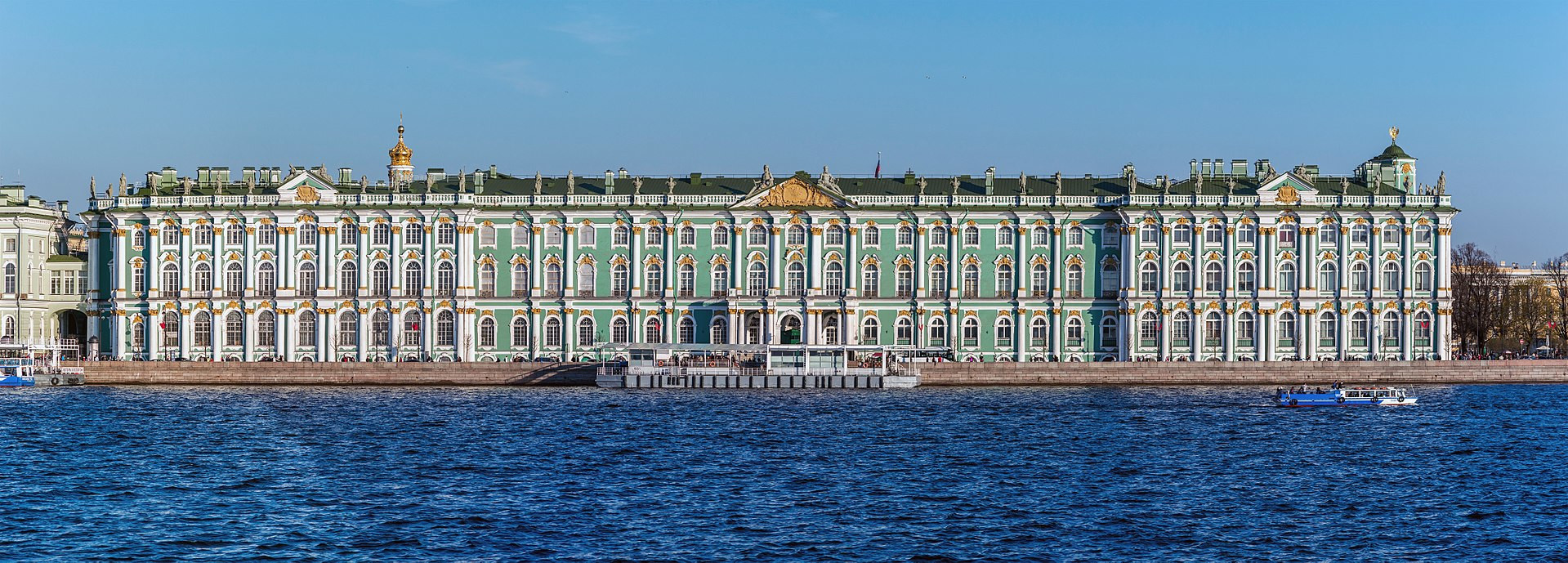 Масштабный музей Эрмитаж (The State Hermitage Museum) в Санкт-Петербурге, Россия – фотографии России