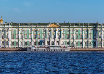 Масштабный музей Эрмитаж (The State Hermitage Museum) в Санкт-Петербурге, Россия – фотографии России