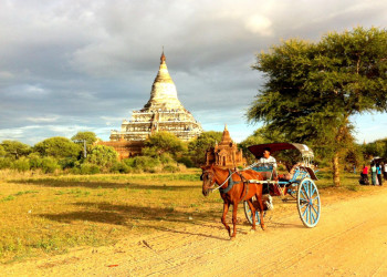 Способ передвижения по древнему городу – фотографии Мьянмы