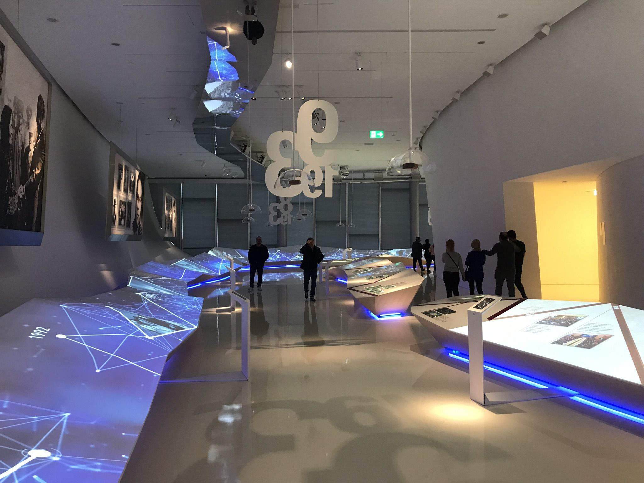 Выставка в центре Гейдара Алиева, Баку – фотографии Азербайджана