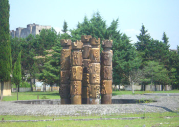 Деревянные скульптуры. Очамчыра – фотографии Абхазии