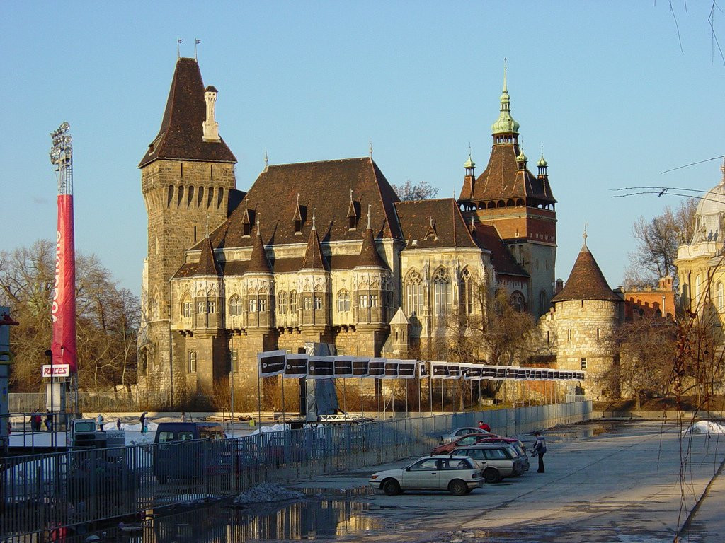 Замок в парке Варошлигет – фотографии Венгрии